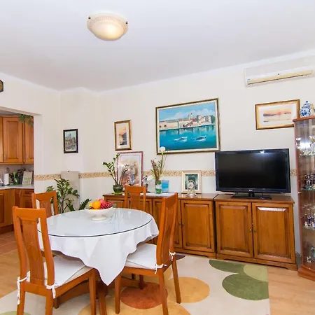 Apartment Mm *